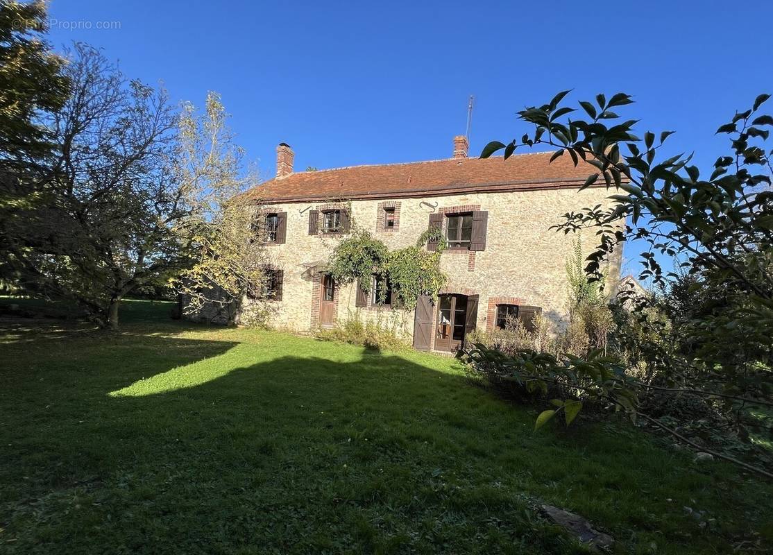 Maison à SAINT-SYMPHORIEN-LE-CHATEAU