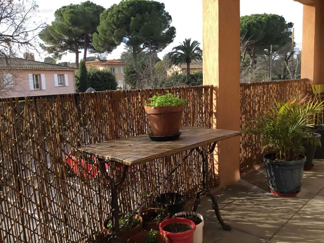 Appartement à ROQUEFORT-LES-PINS