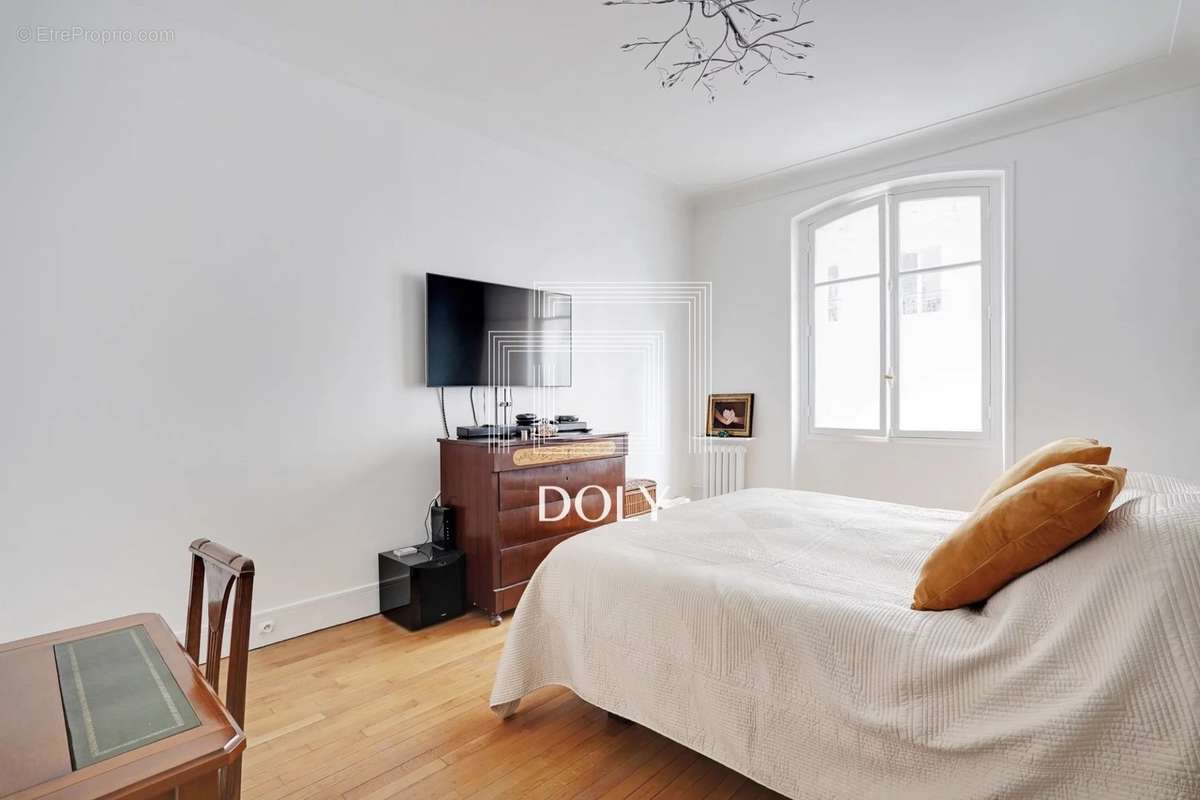 Appartement à PARIS-7E