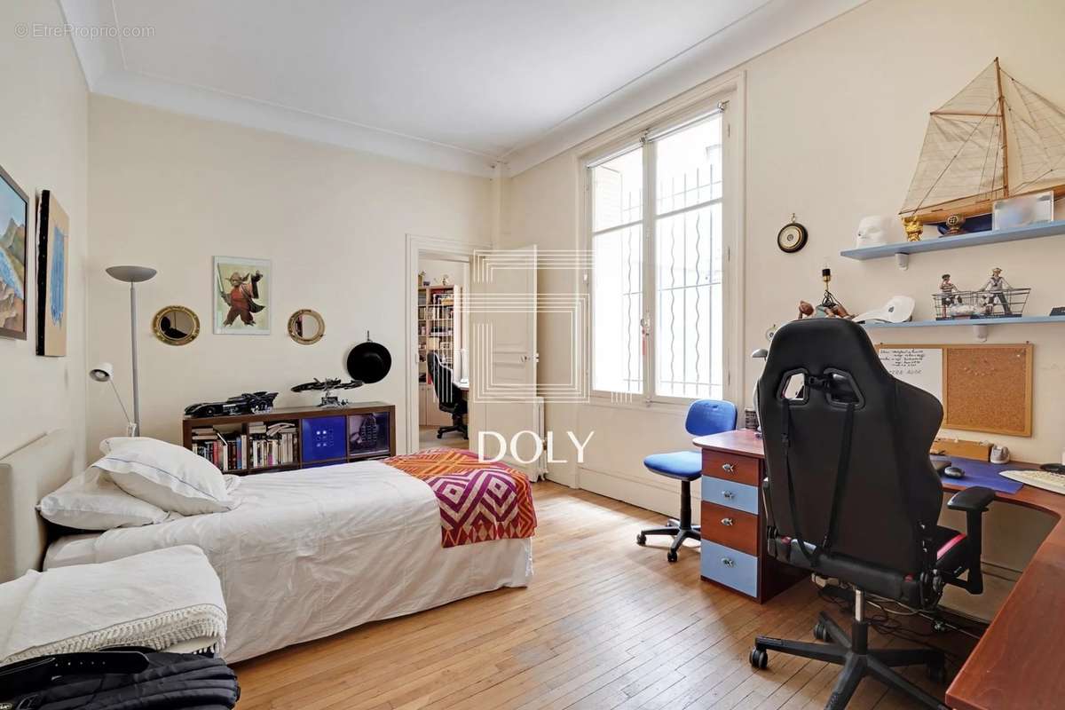 Appartement à PARIS-7E