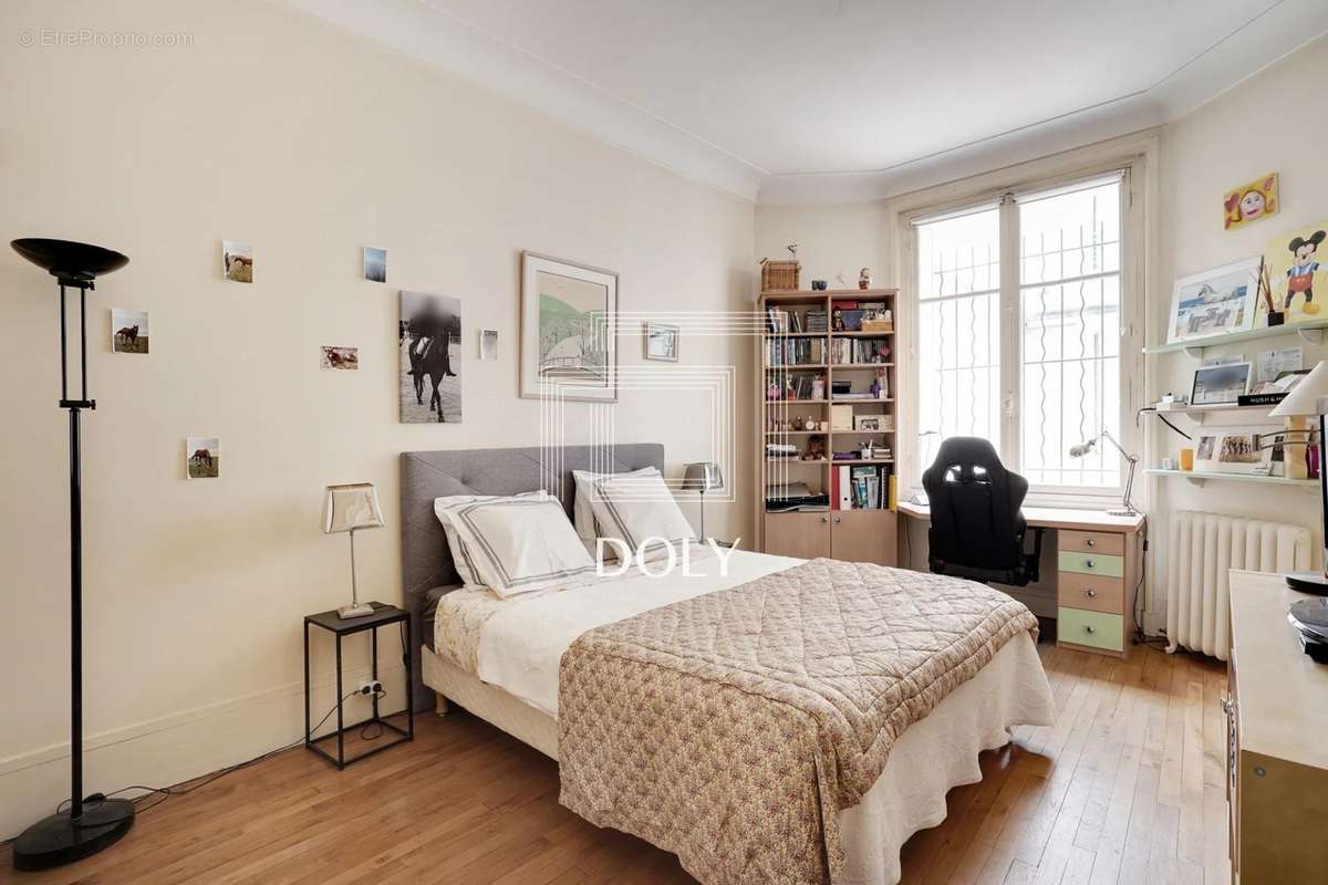 Appartement à PARIS-7E