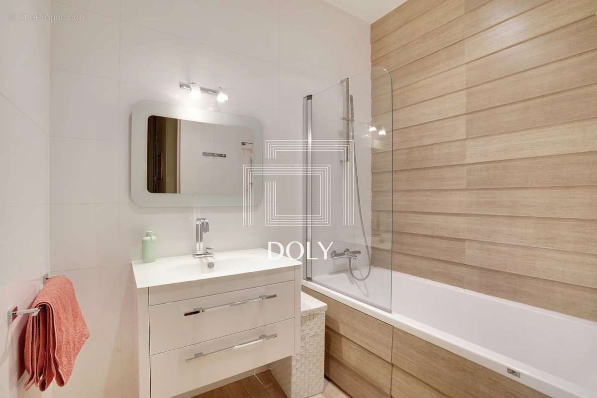 Appartement à PARIS-7E