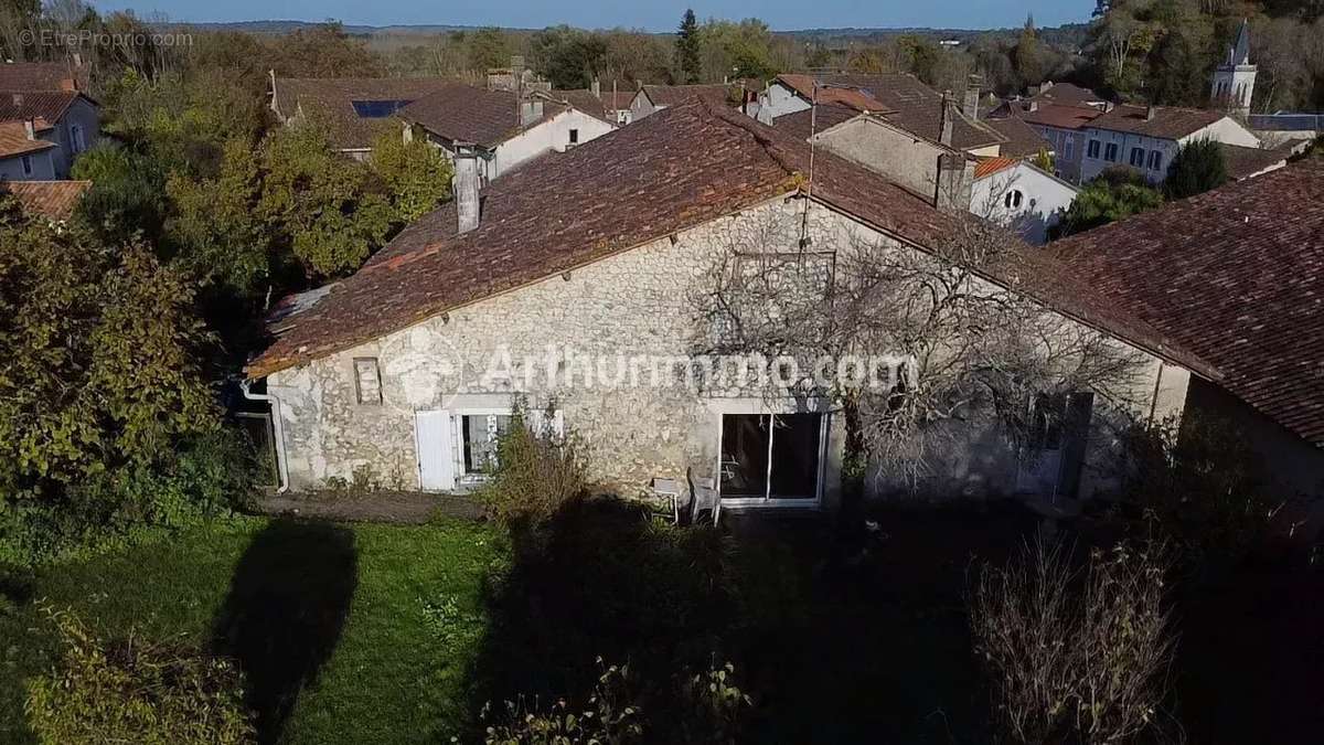 Maison à SAINT-ASTIER