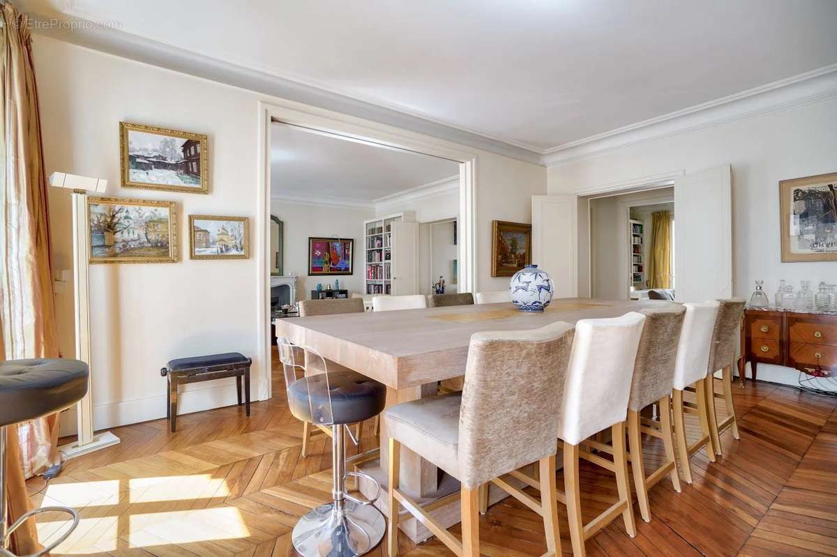 Appartement à PARIS-8E