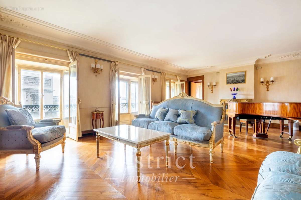 Appartement à PARIS-8E