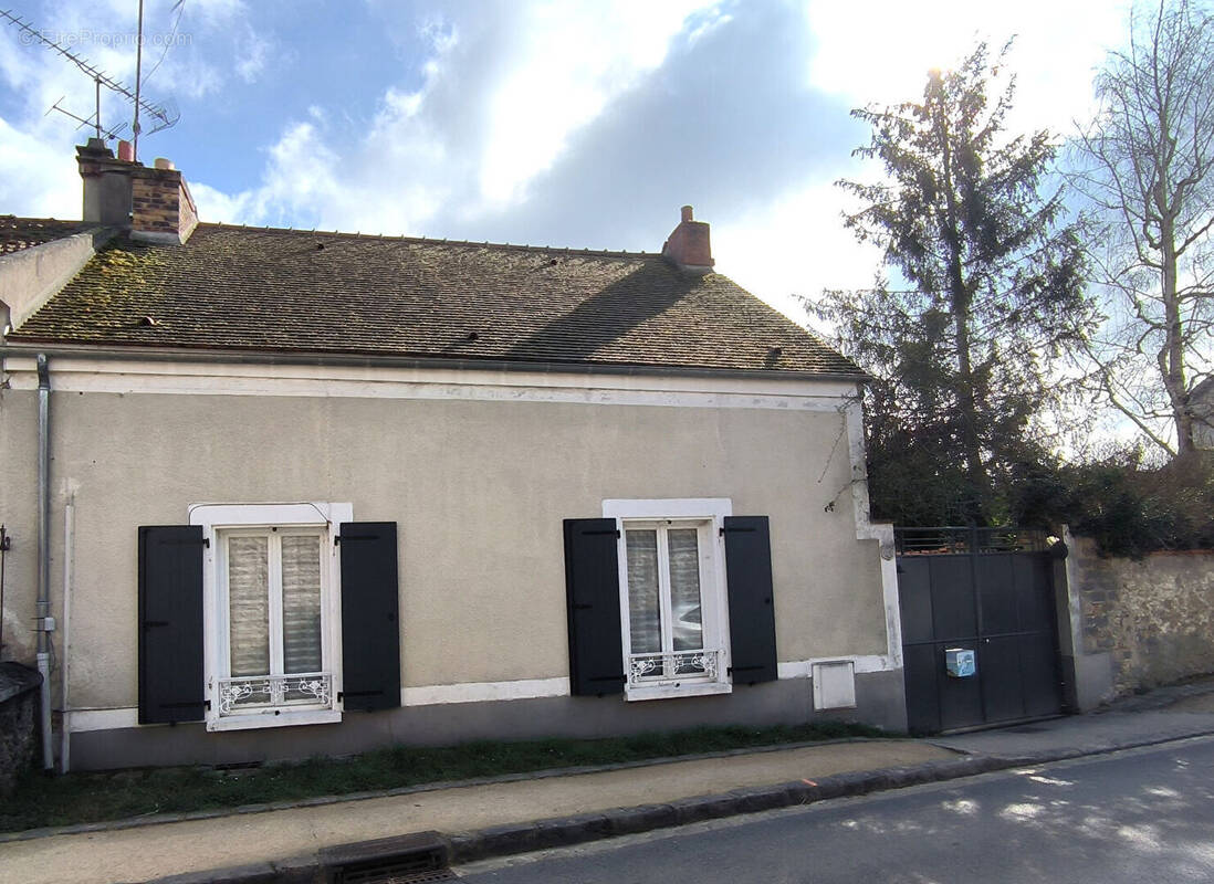 Maison à CERNY