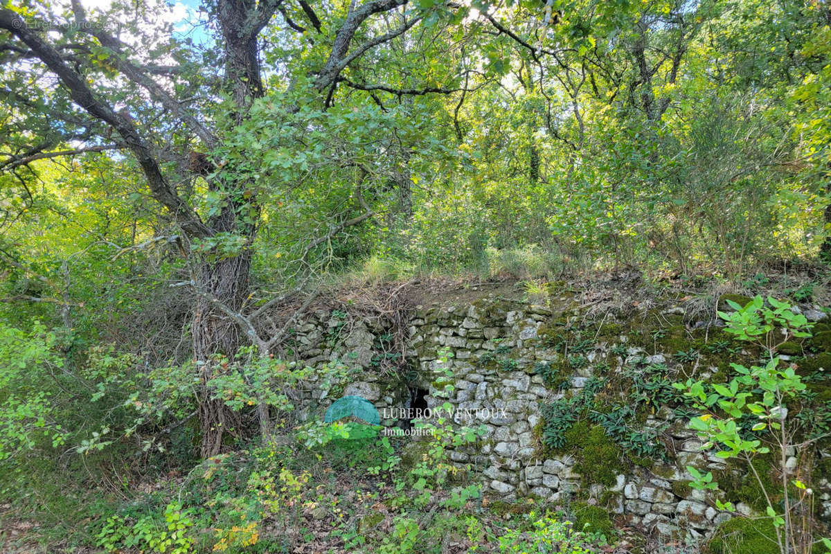 Terrain à VENASQUE