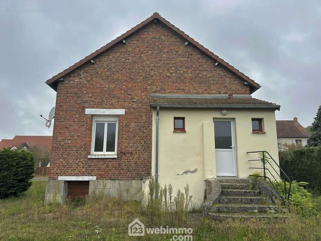 Maison en briques avec commodités de plain pied - Maison à LAON