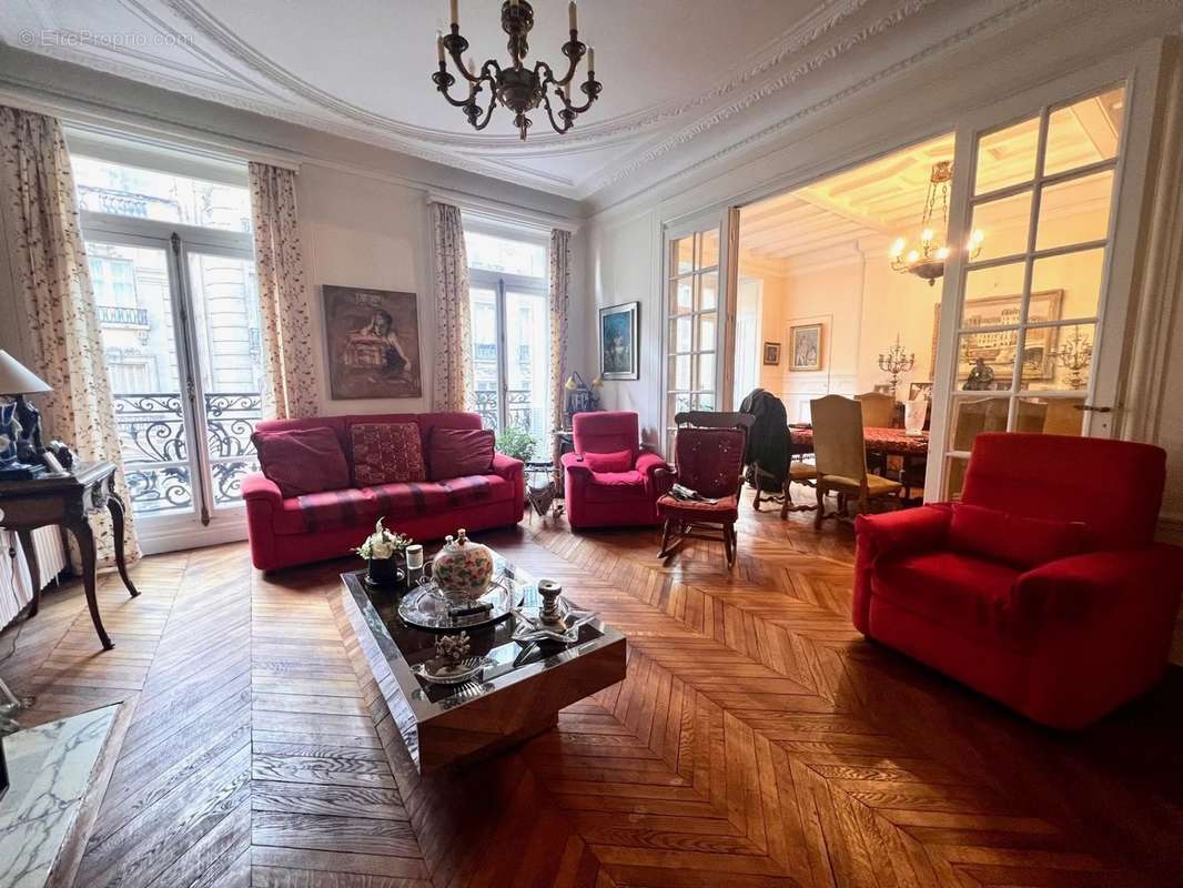 Appartement à PARIS-17E