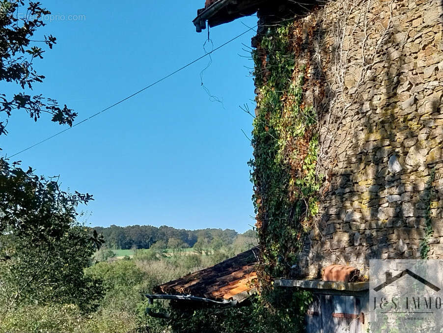 Maison à CHERVES-CHATELARS