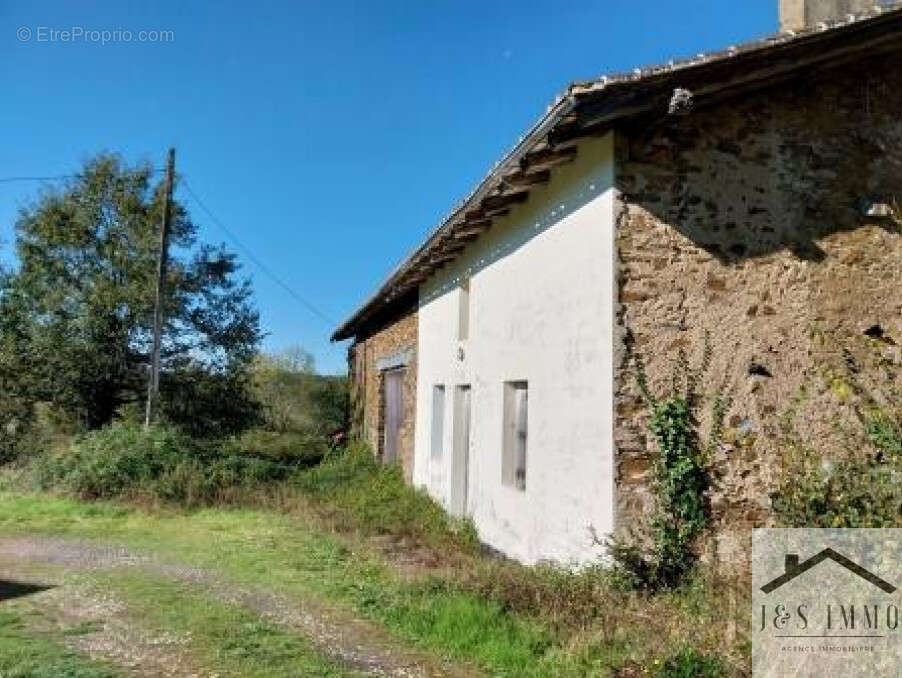 Maison à CHERVES-CHATELARS