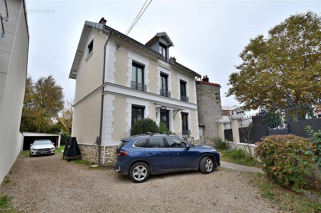 Maison à SAINT-MAUR-DES-FOSSES