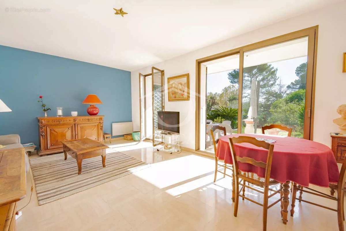 Appartement à VILLENEUVE-LOUBET