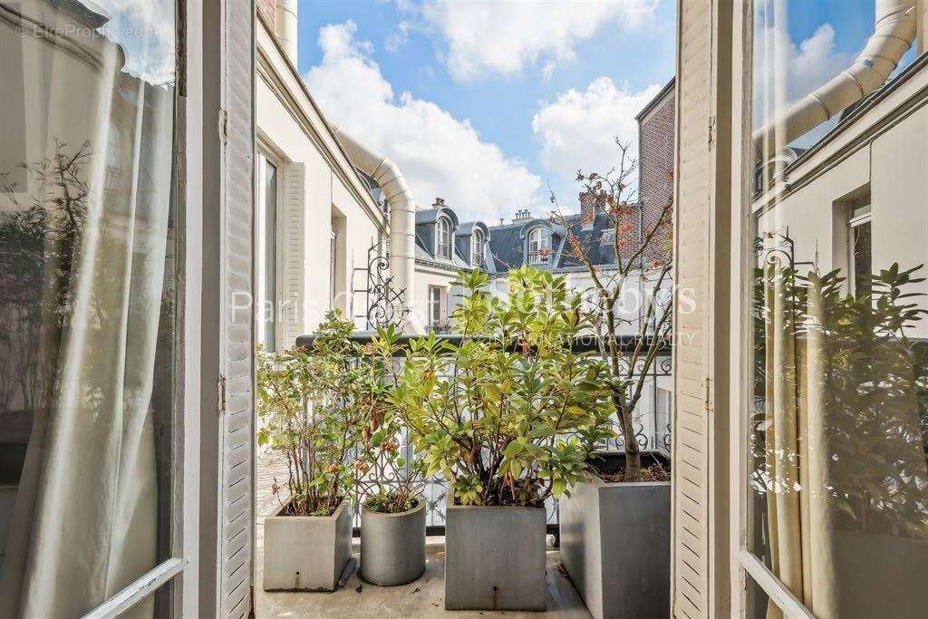 Appartement à PARIS-17E