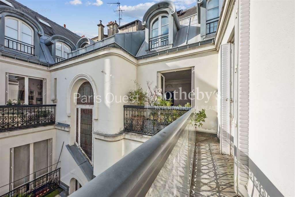 Appartement à PARIS-17E