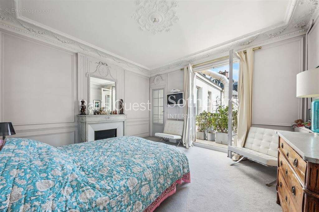 Appartement à PARIS-17E