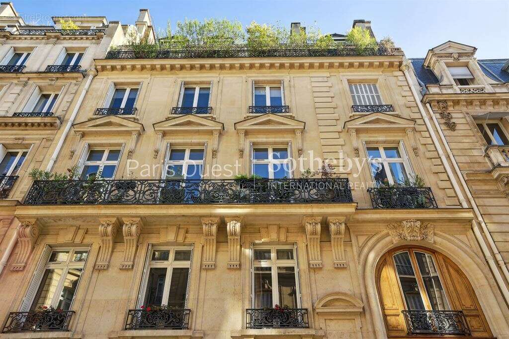 Appartement à PARIS-8E