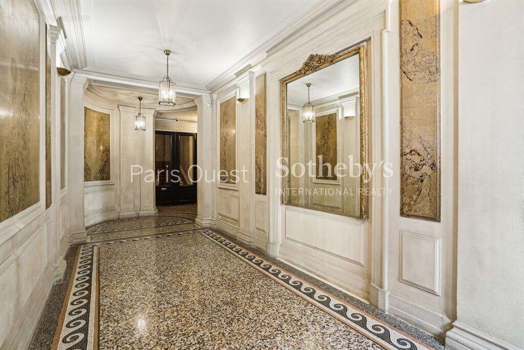 Appartement à PARIS-8E