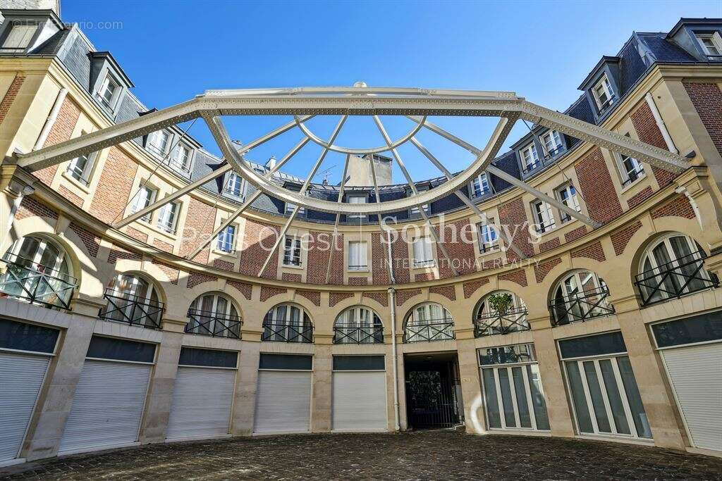 Appartement à PARIS-8E