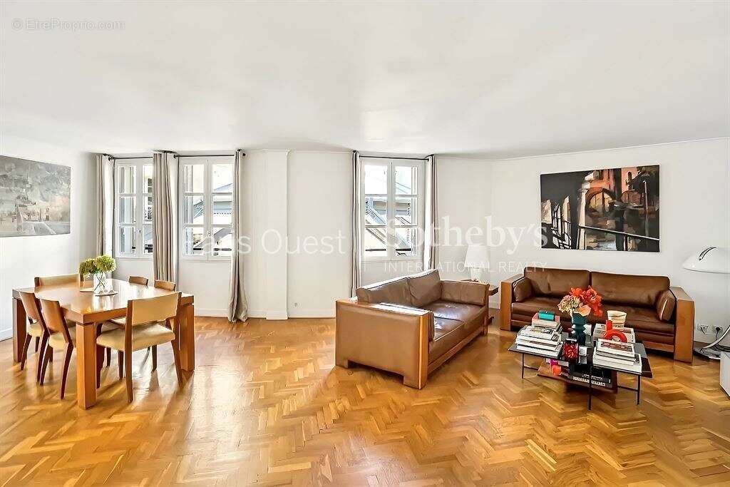 Appartement à PARIS-8E