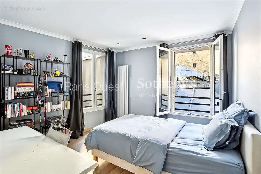 Appartement à PARIS-8E