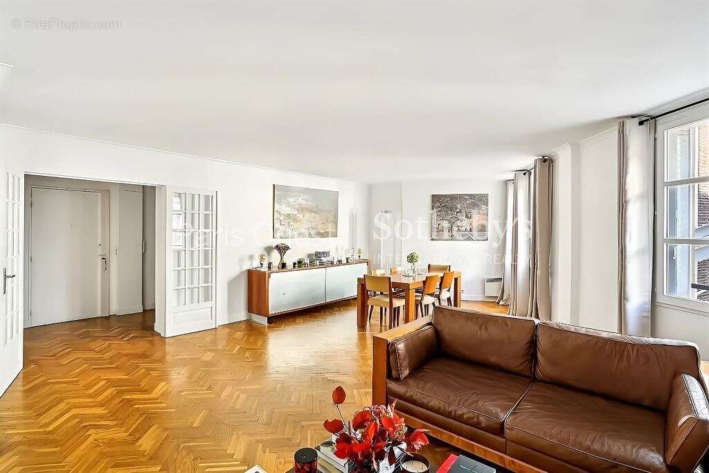 Appartement à PARIS-8E