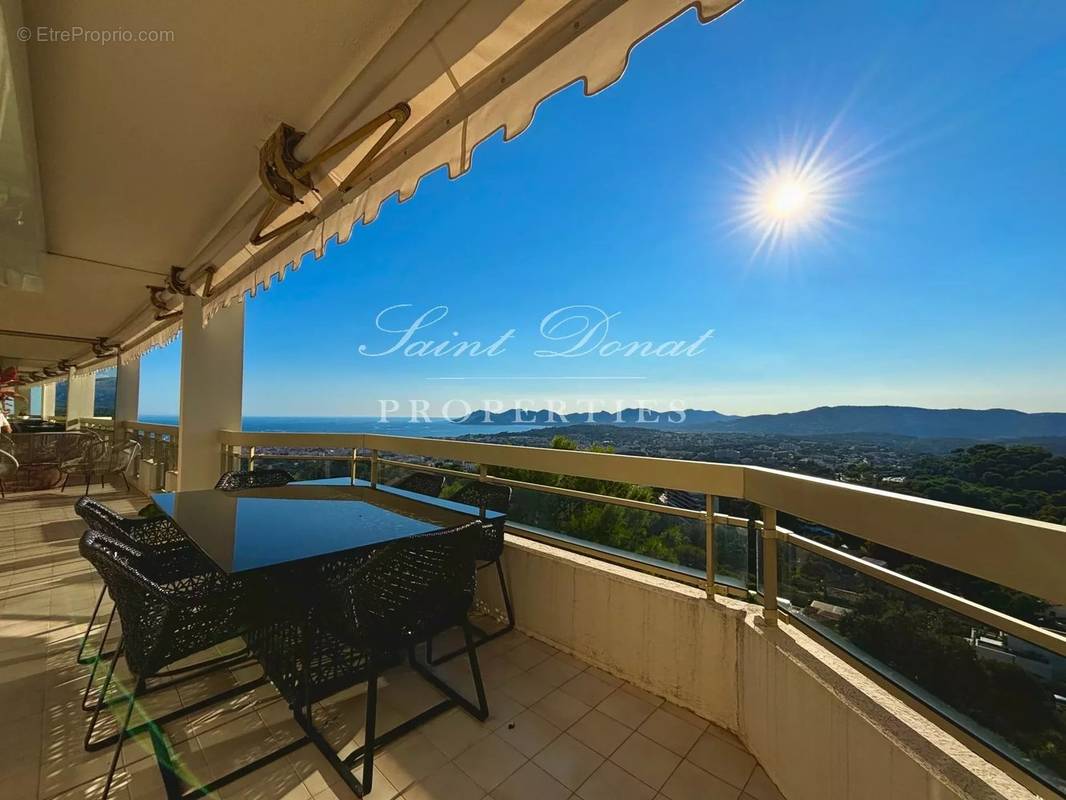 Appartement à MOUGINS