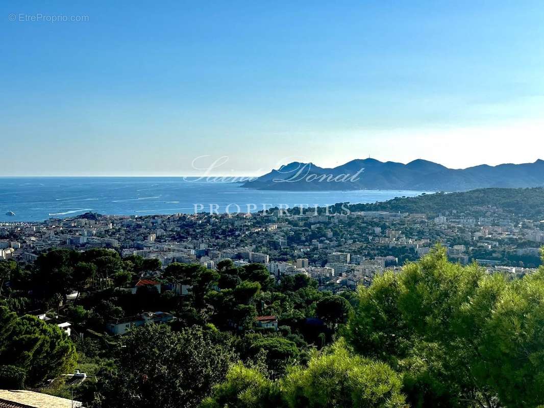 Appartement à MOUGINS