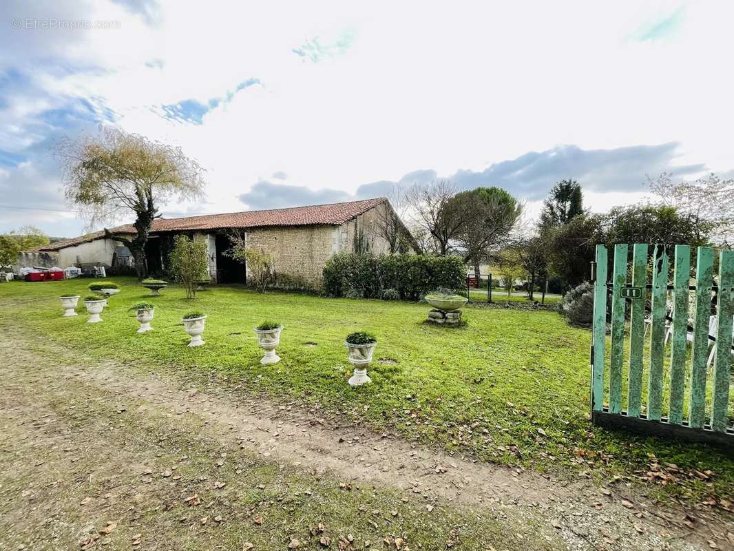 Maison à BRIE-SOUS-BARBEZIEUX