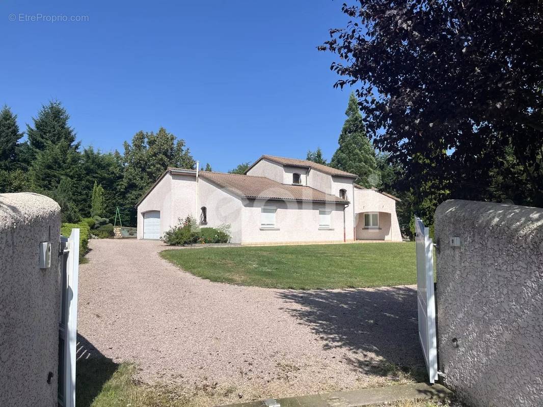 Maison à CHARBONNIERES-LES-VIEILLES