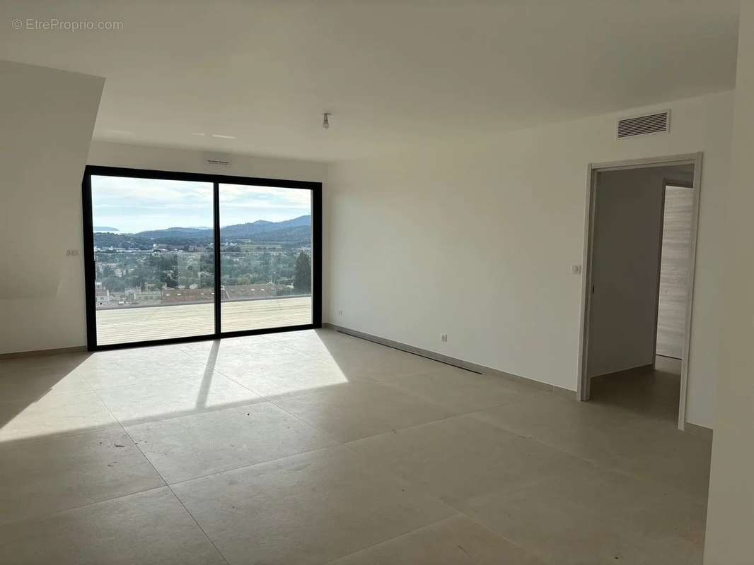 Appartement à BORMES-LES-MIMOSAS