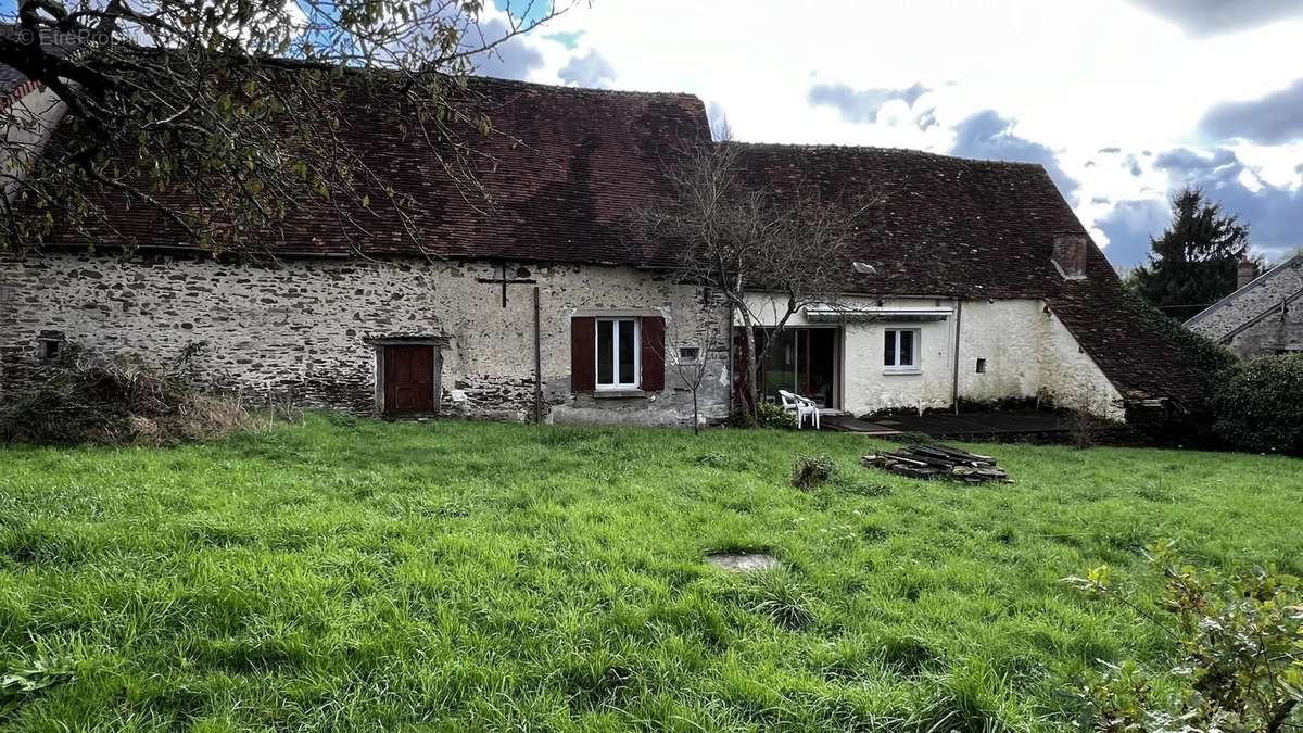 Maison à SAINT-SULPICE-LES-FEUILLES