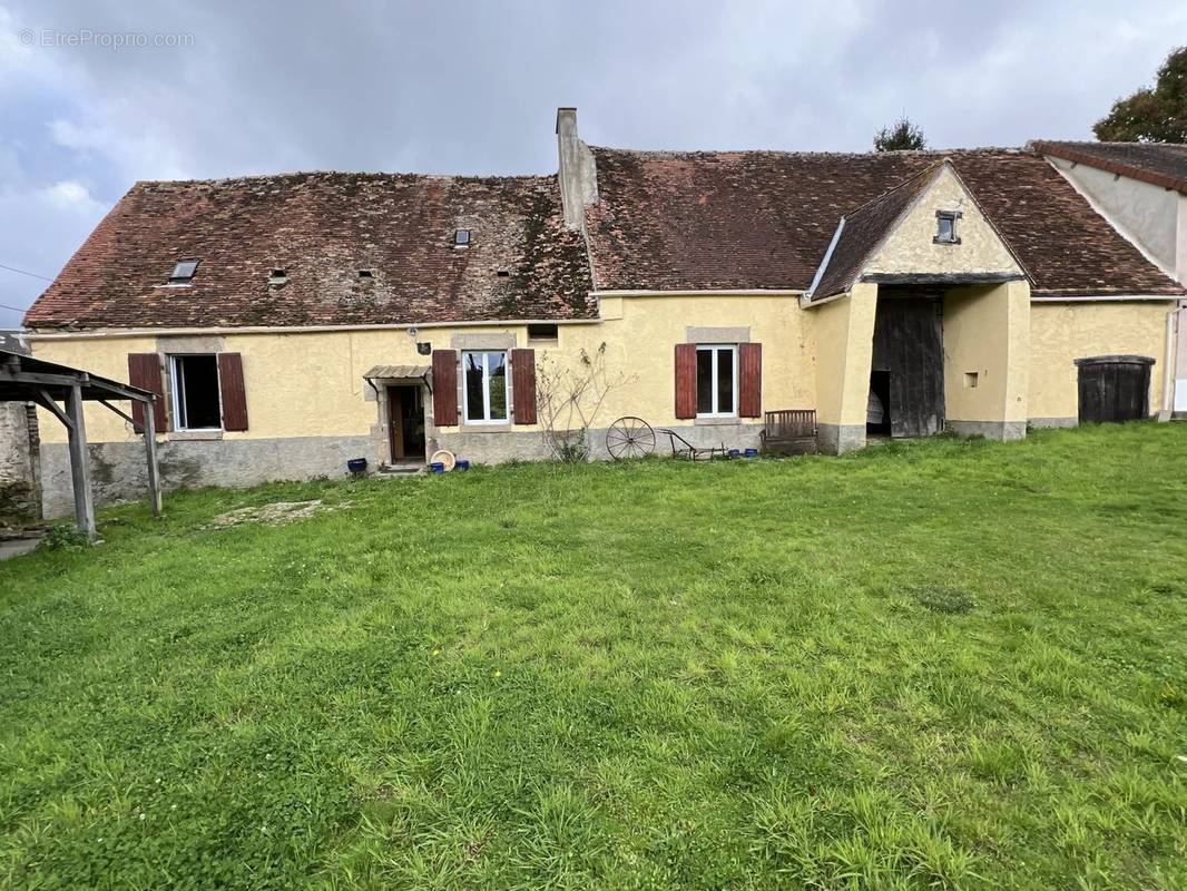 Maison à SAINT-SULPICE-LES-FEUILLES