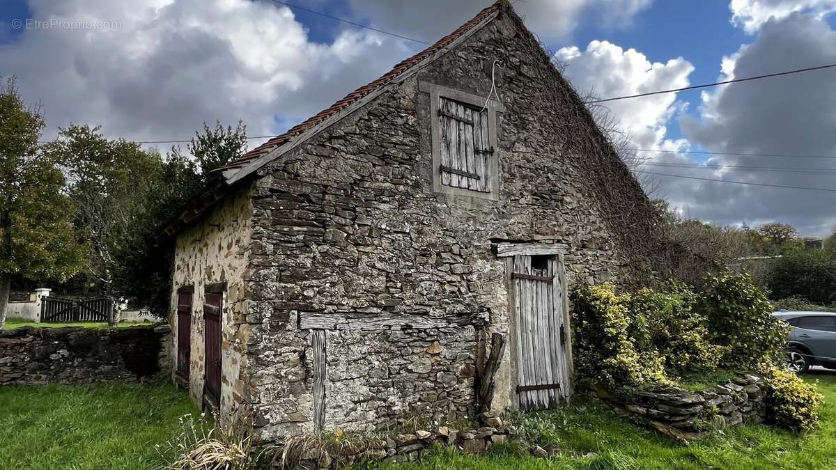 Maison à SAINT-SULPICE-LES-FEUILLES