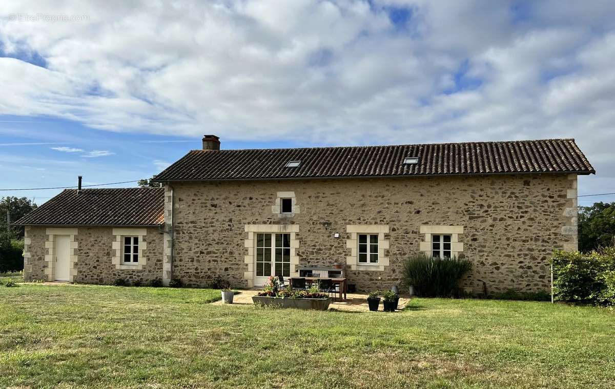 Maison à MONTMORILLON