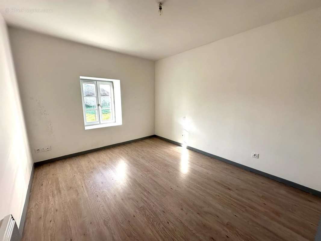 Appartement à REAUX