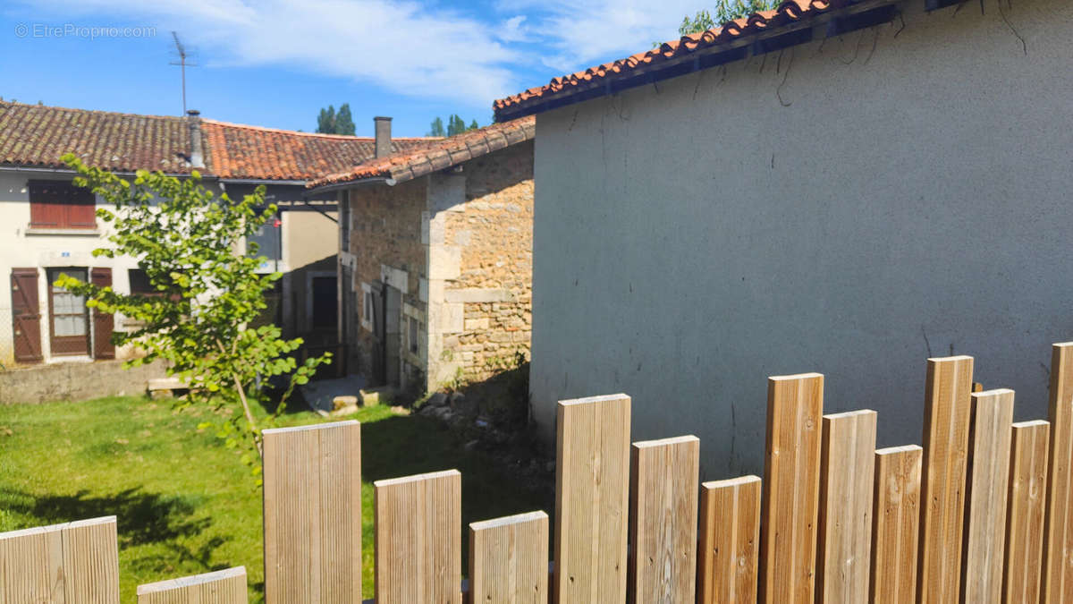 Maison à CHARROUX