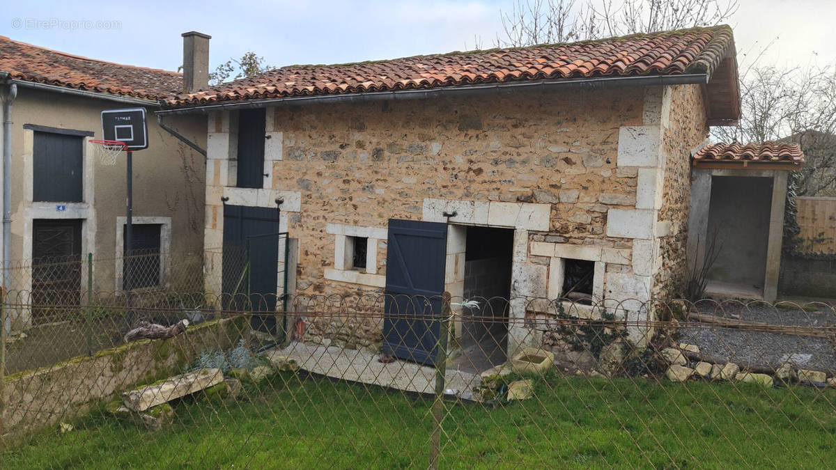 Maison à CHARROUX