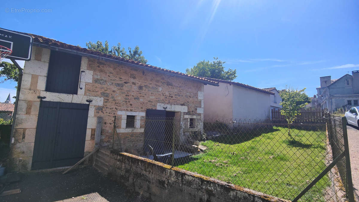 Maison à CHARROUX