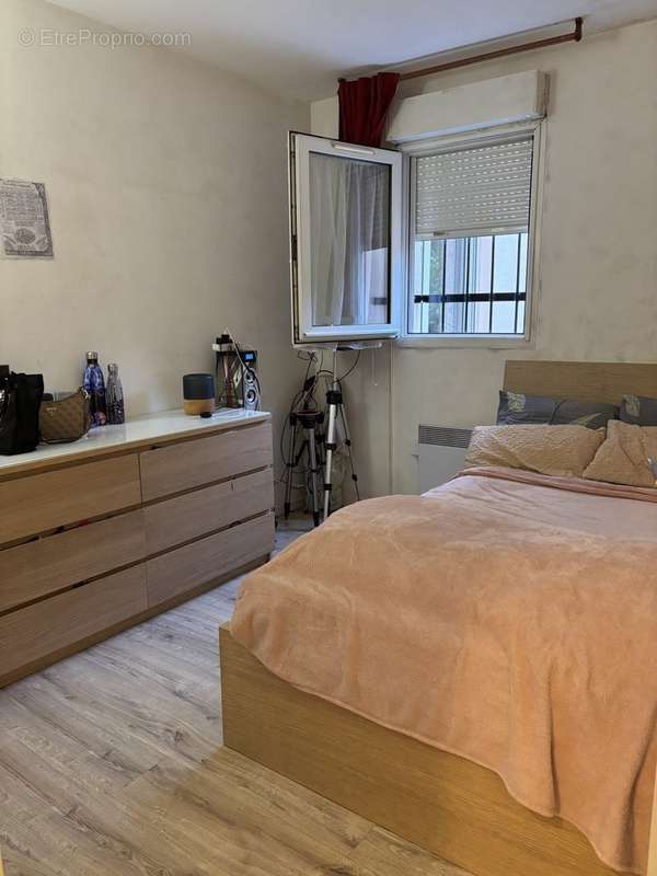 Chambre 1 - Appartement à MONTREUIL