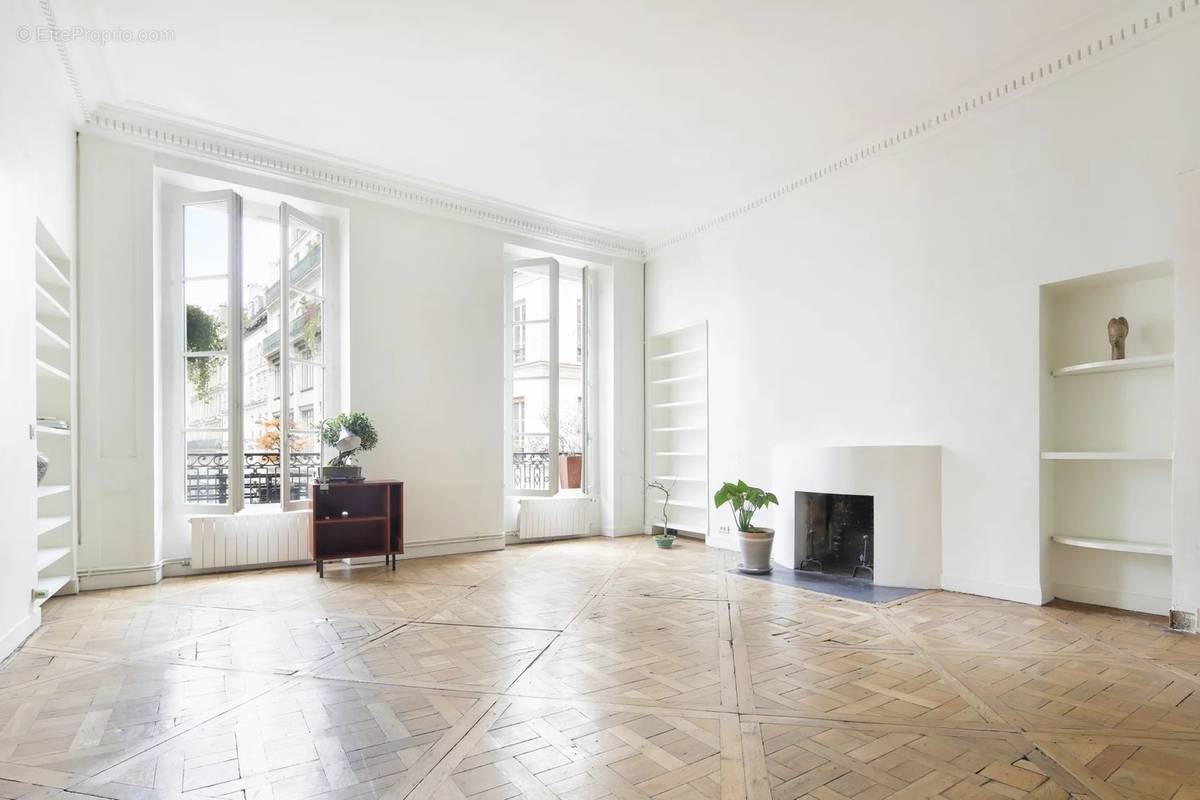 Appartement à PARIS-10E