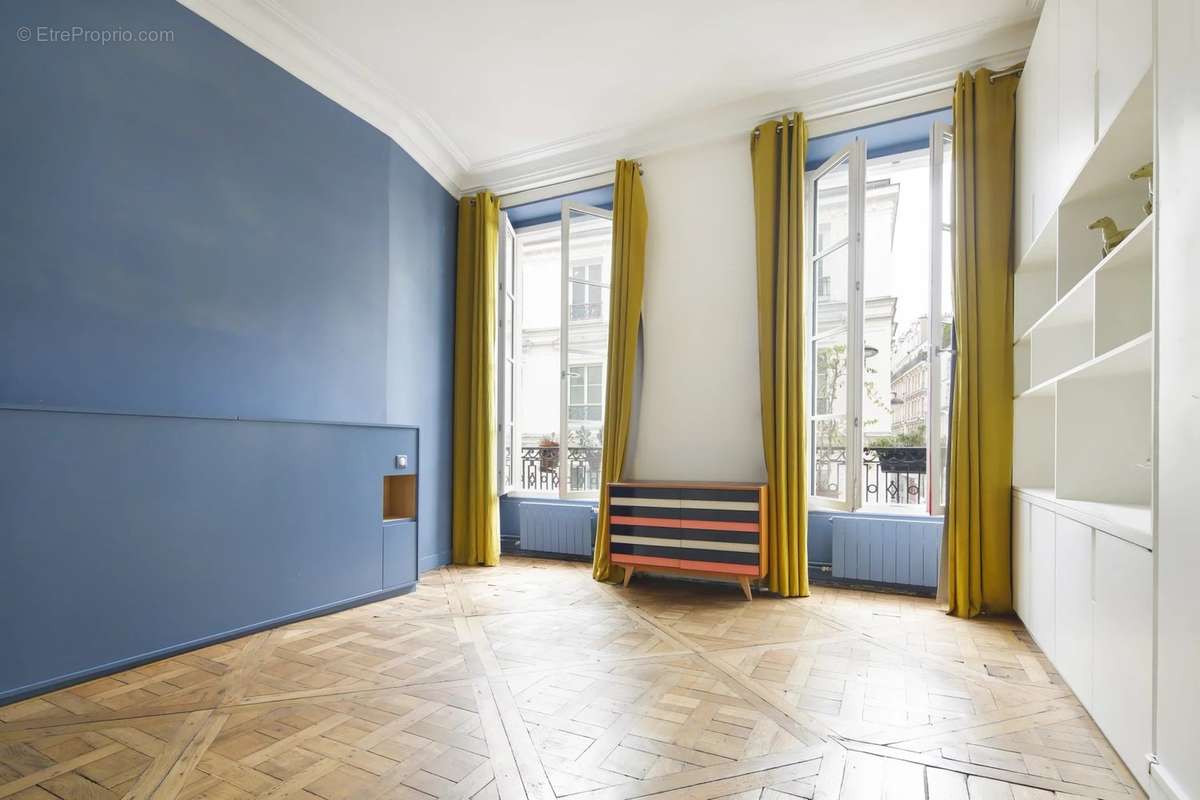 Appartement à PARIS-10E