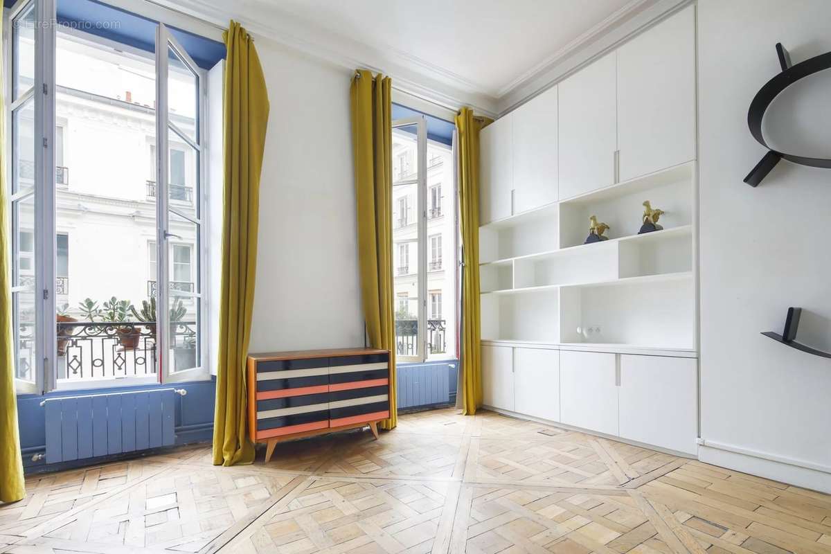 Appartement à PARIS-10E