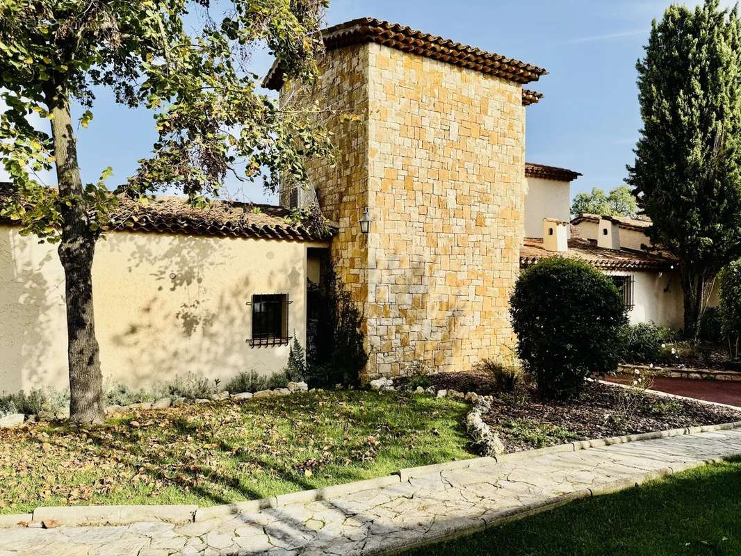 Maison à VALBONNE