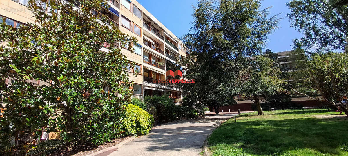 Appartement à LA CELLE-SAINT-CLOUD