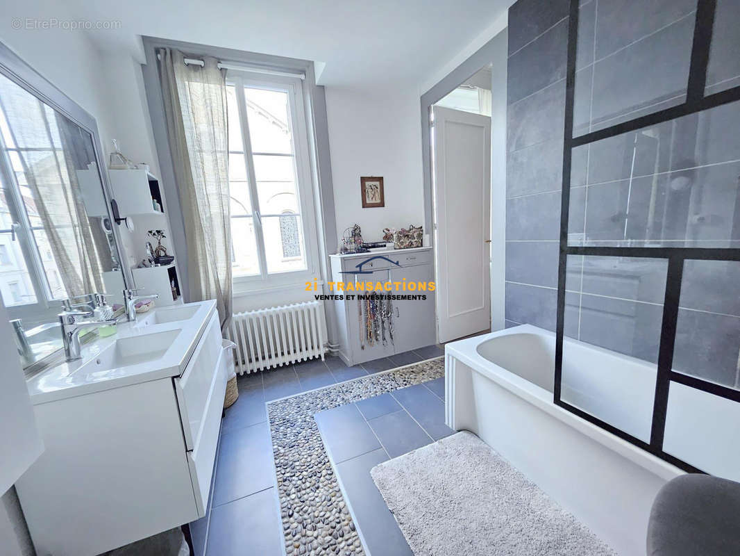 Appartement à SAINT-ETIENNE