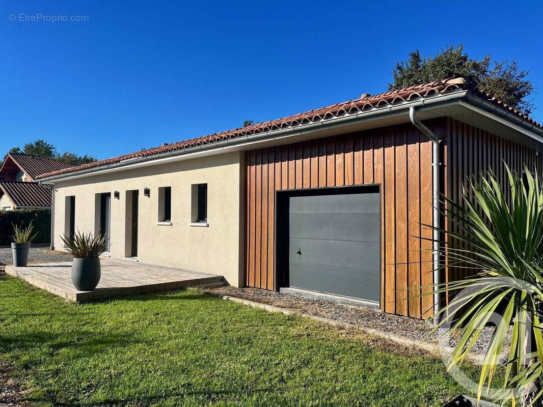 Maison à SAINTE-EULALIE-EN-BORN