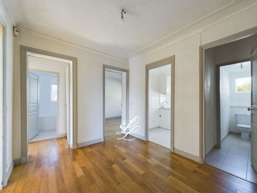 Appartement à COURBEVOIE