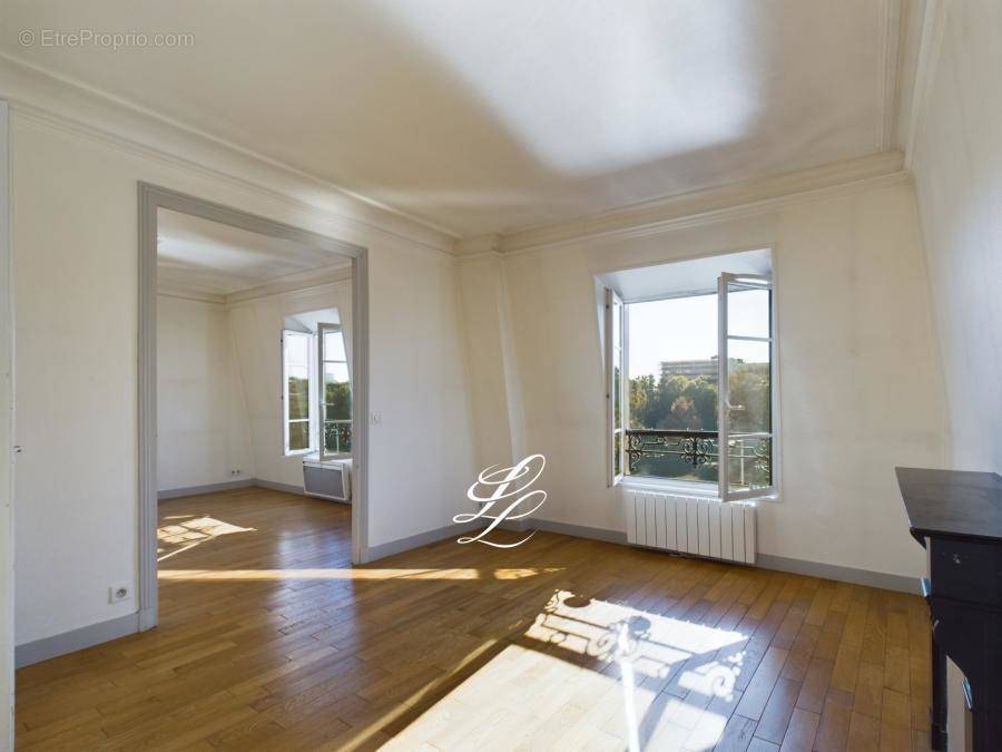 Appartement à COURBEVOIE