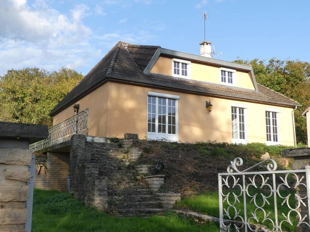 Maison à SAINT-SERNIN-DU-BOIS